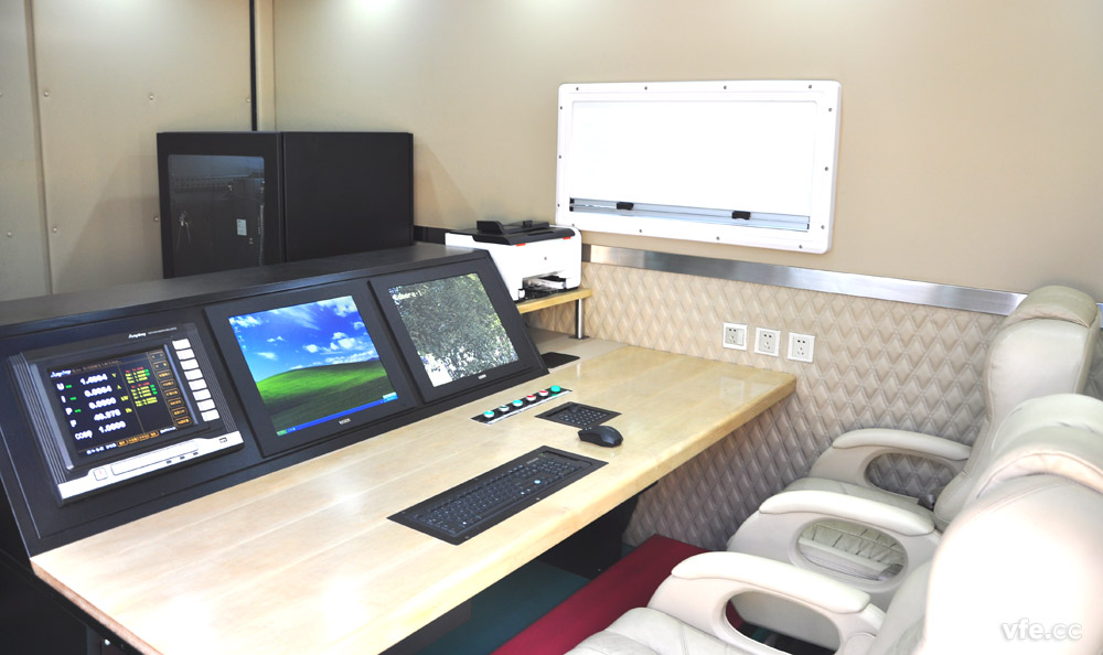 移動式高壓電機(jī)能效計(jì)量檢測平臺內(nèi)部操控臺 移動式高壓電機(jī)能效計(jì)量檢測平臺內(nèi)部操控臺