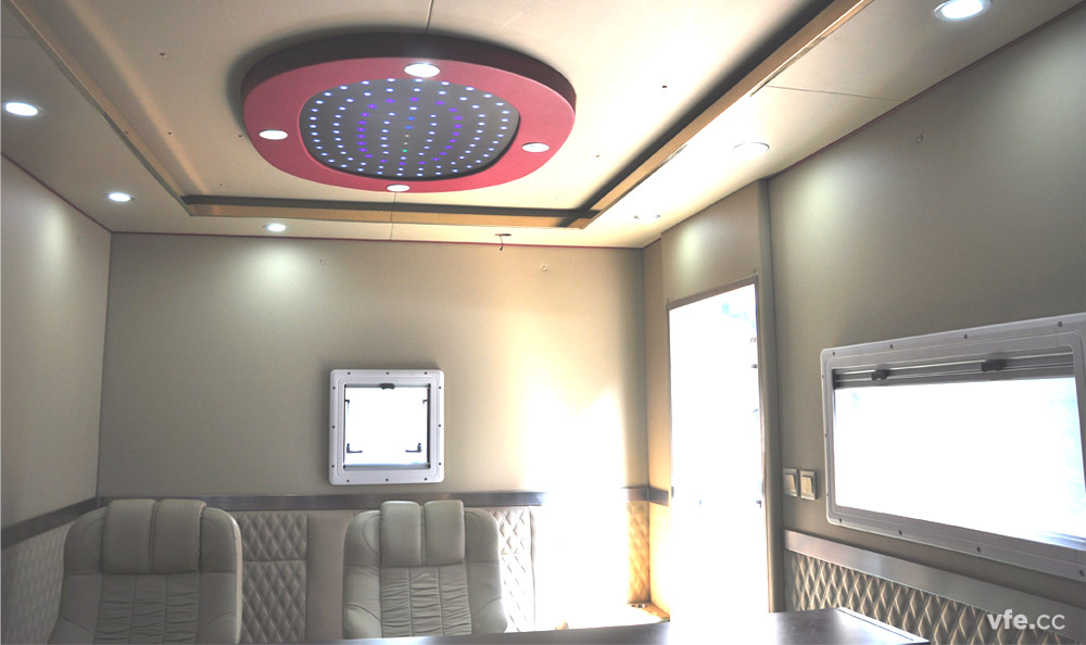 移動式高壓電機(jī)能效計(jì)量檢測平臺內(nèi)部實(shí)景 移動式高壓電機(jī)能效計(jì)量檢測平臺內(nèi)部實(shí)景