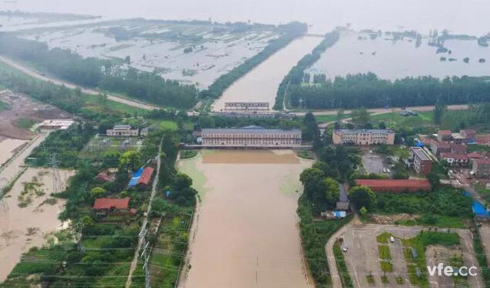 洪災中的城鎮(zhèn) 洪災中的城鎮(zhèn)