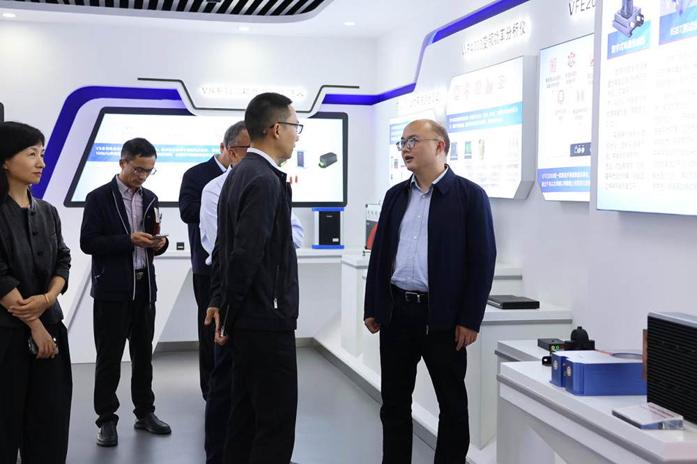 長沙經(jīng)開區(qū)領(lǐng)導(dǎo)蒞臨銀河電氣檢查指導(dǎo) 長沙經(jīng)開區(qū)領(lǐng)導(dǎo)蒞臨銀河電氣檢查指導(dǎo)